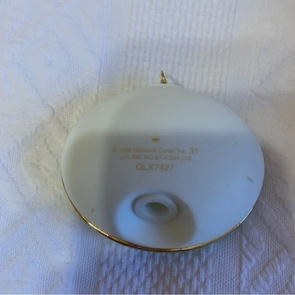 Vintage‎ Hallmark Keepsake Let it Snow! 1999 Christmas ornament